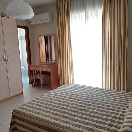Hotel Jollino Pineto Bagian luar foto