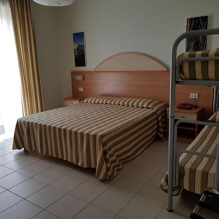 Hotel Jollino Pineto Bagian luar foto