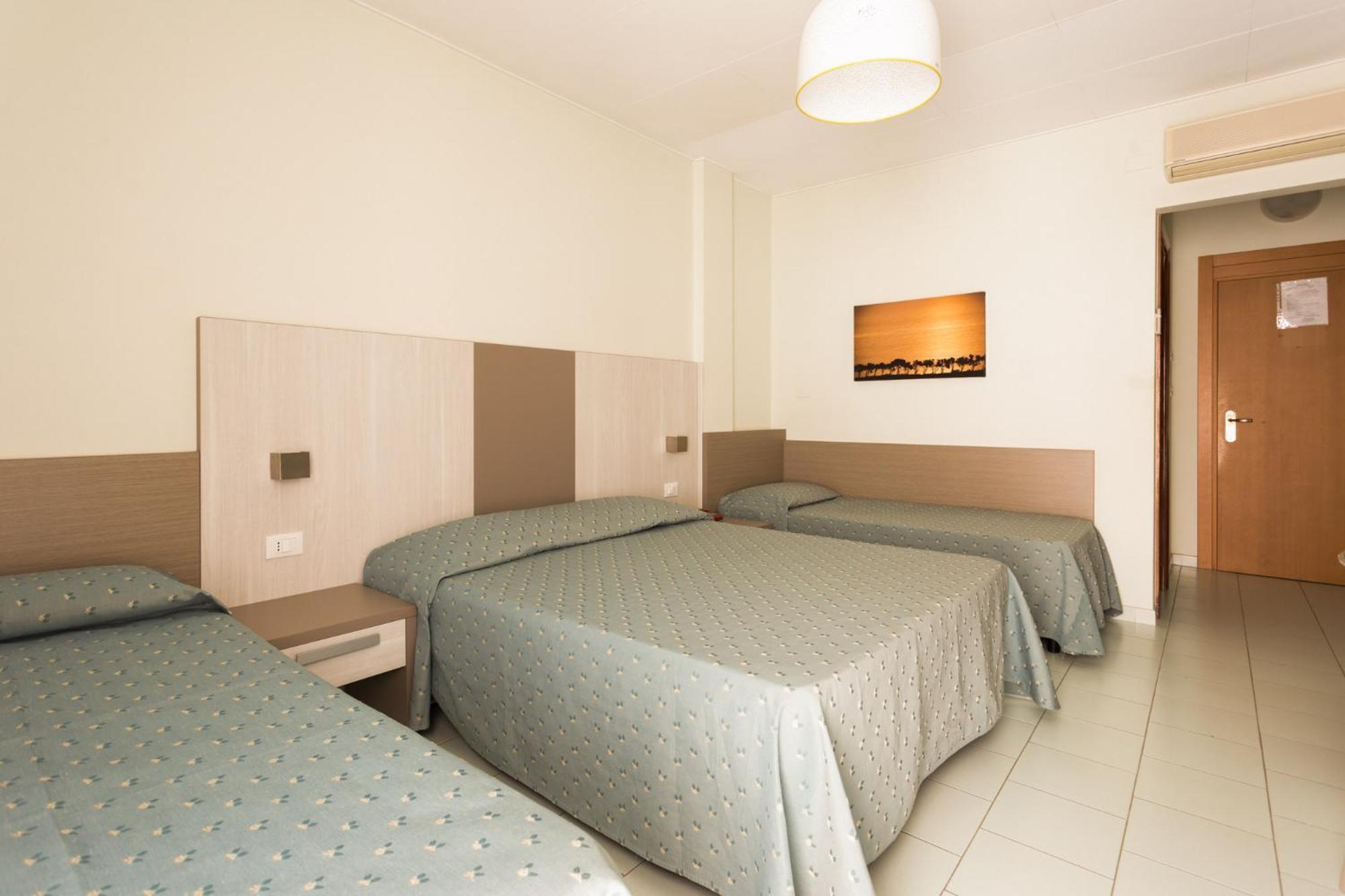 Hotel Jollino Pineto Bagian luar foto