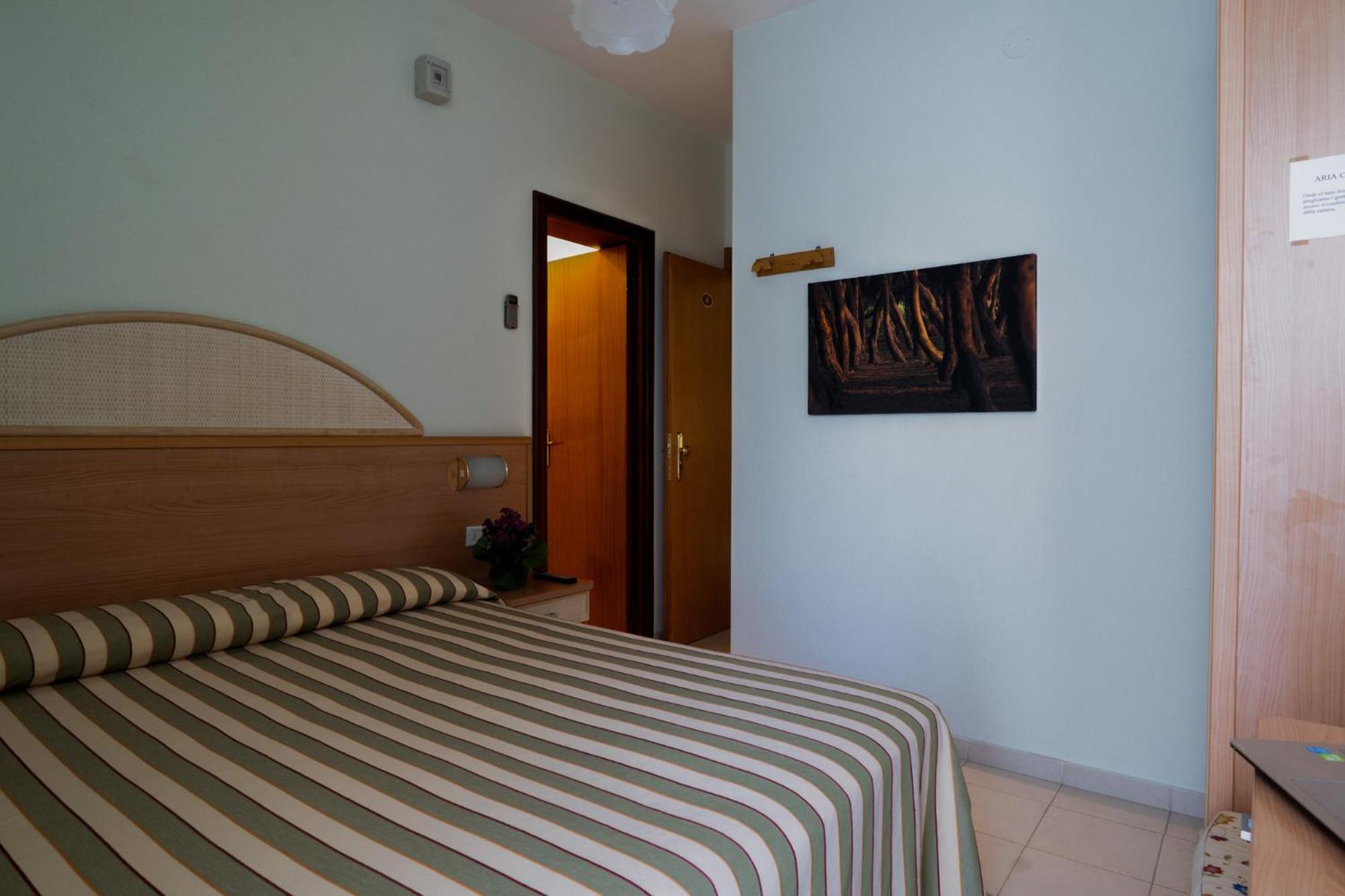 Hotel Jollino Pineto Bagian luar foto