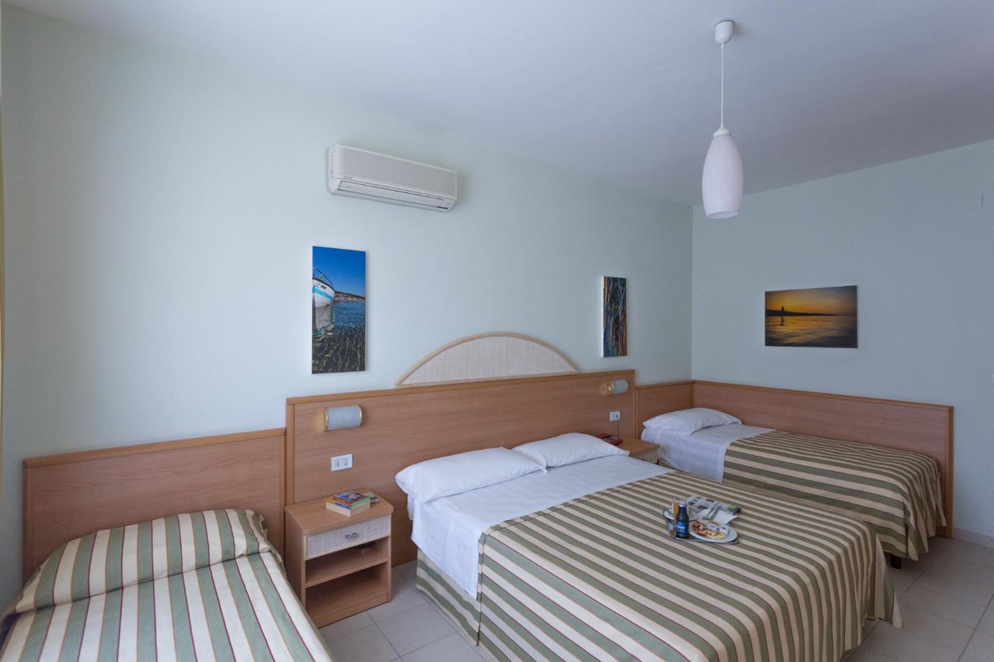 Hotel Jollino Pineto Bagian luar foto