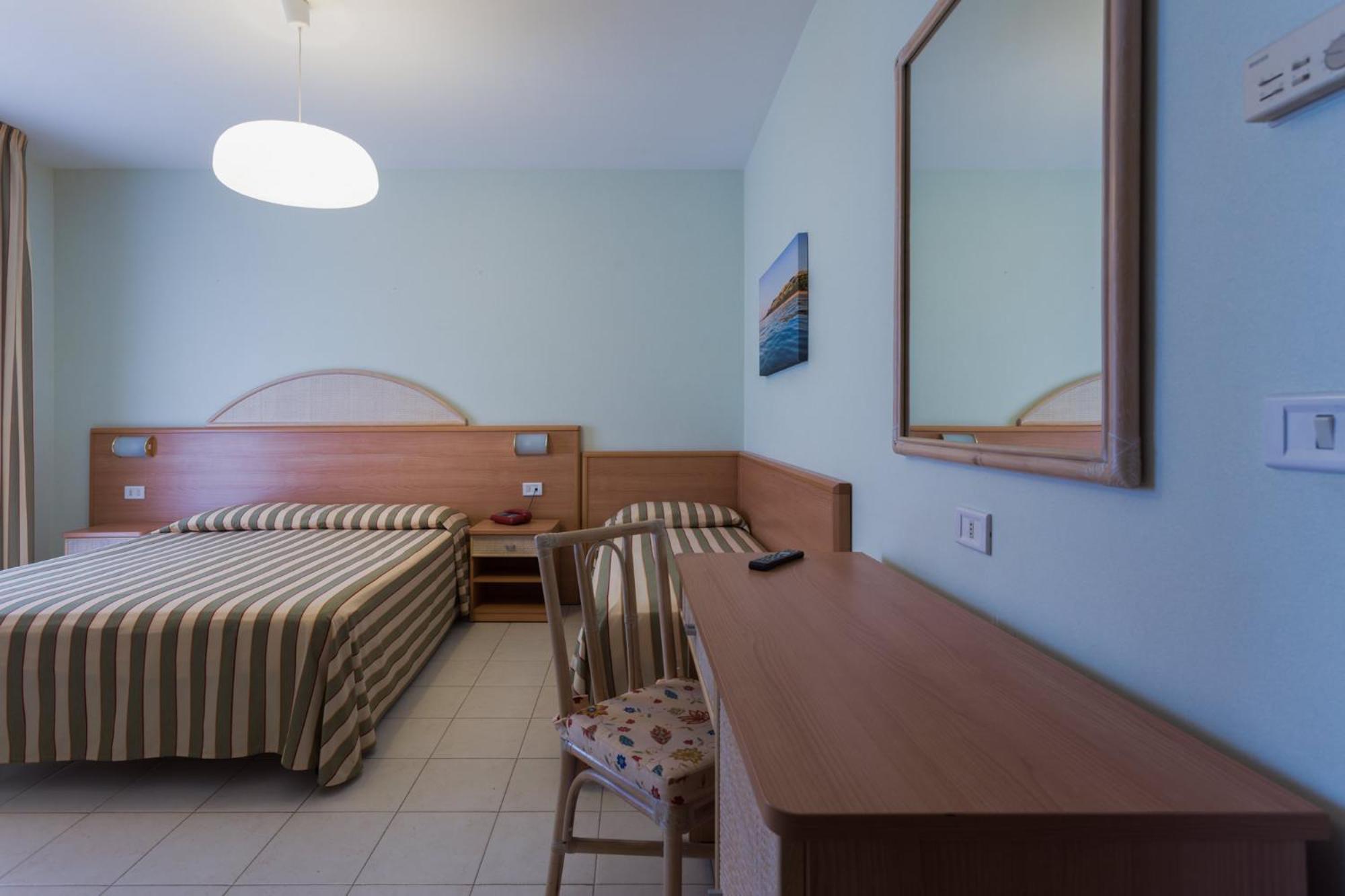 Hotel Jollino Pineto Bagian luar foto