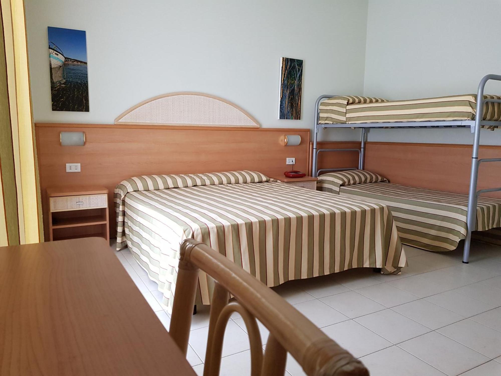 Hotel Jollino Pineto Bagian luar foto