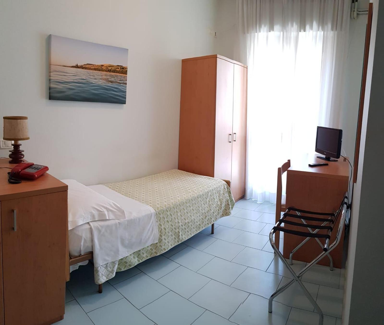 Hotel Jollino Pineto Bagian luar foto