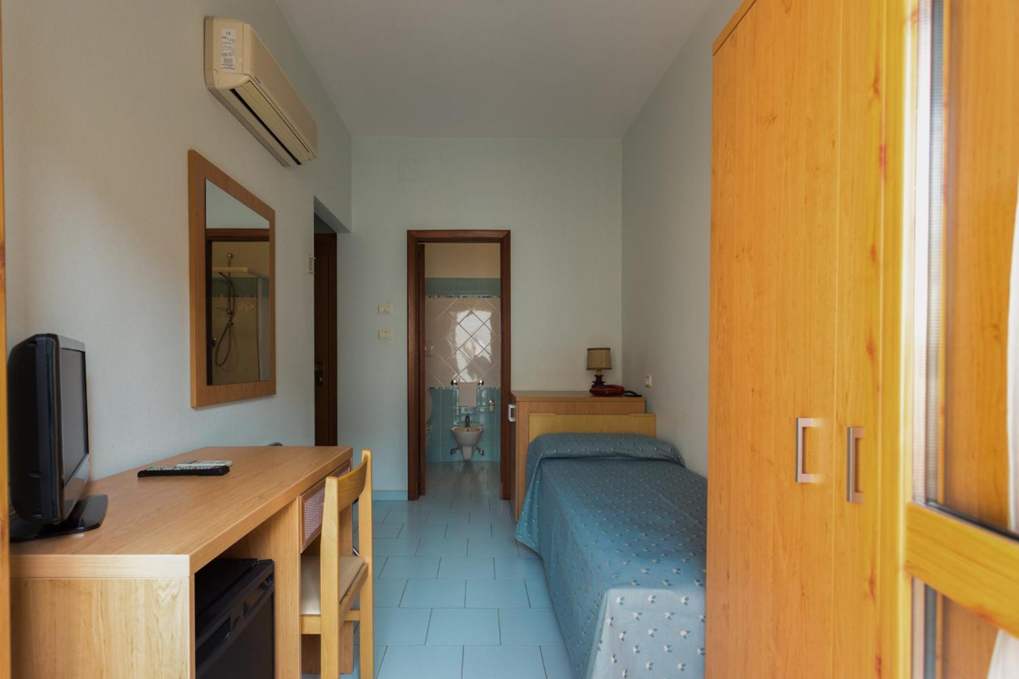 Hotel Jollino Pineto Bagian luar foto