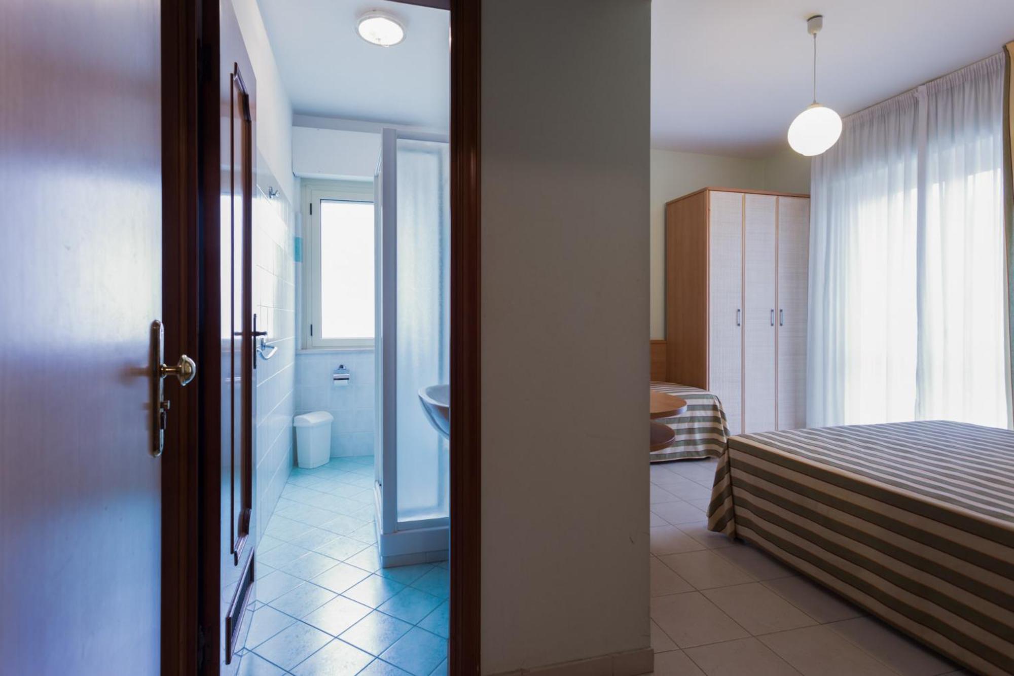 Hotel Jollino Pineto Bagian luar foto