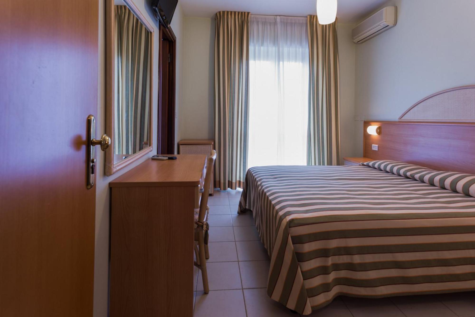 Hotel Jollino Pineto Bagian luar foto