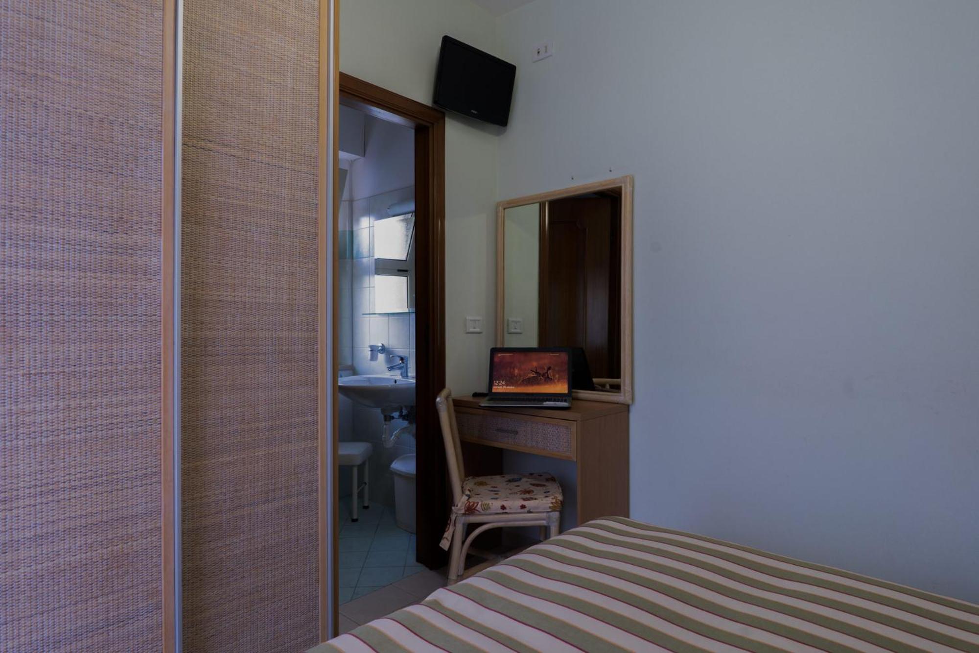 Hotel Jollino Pineto Bagian luar foto